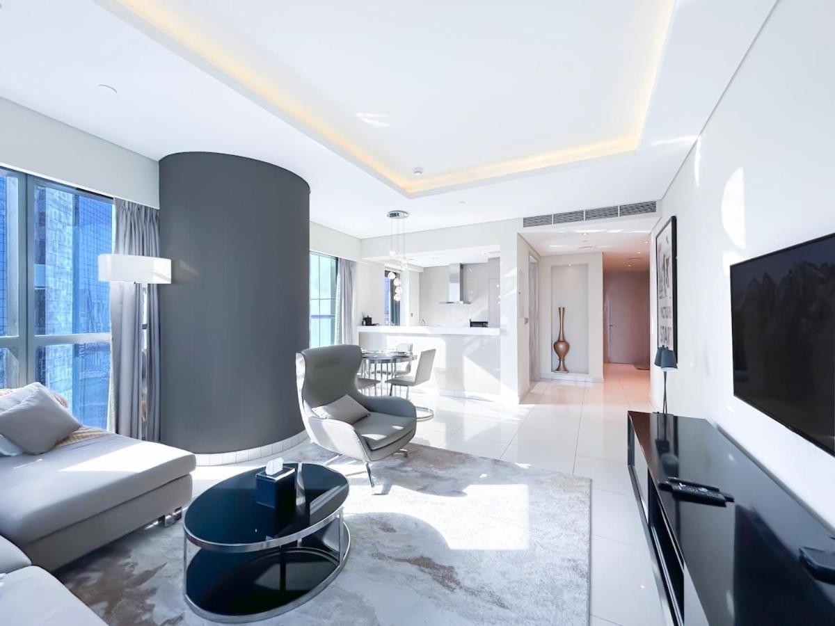 2br In Paramount Tower Apartment *