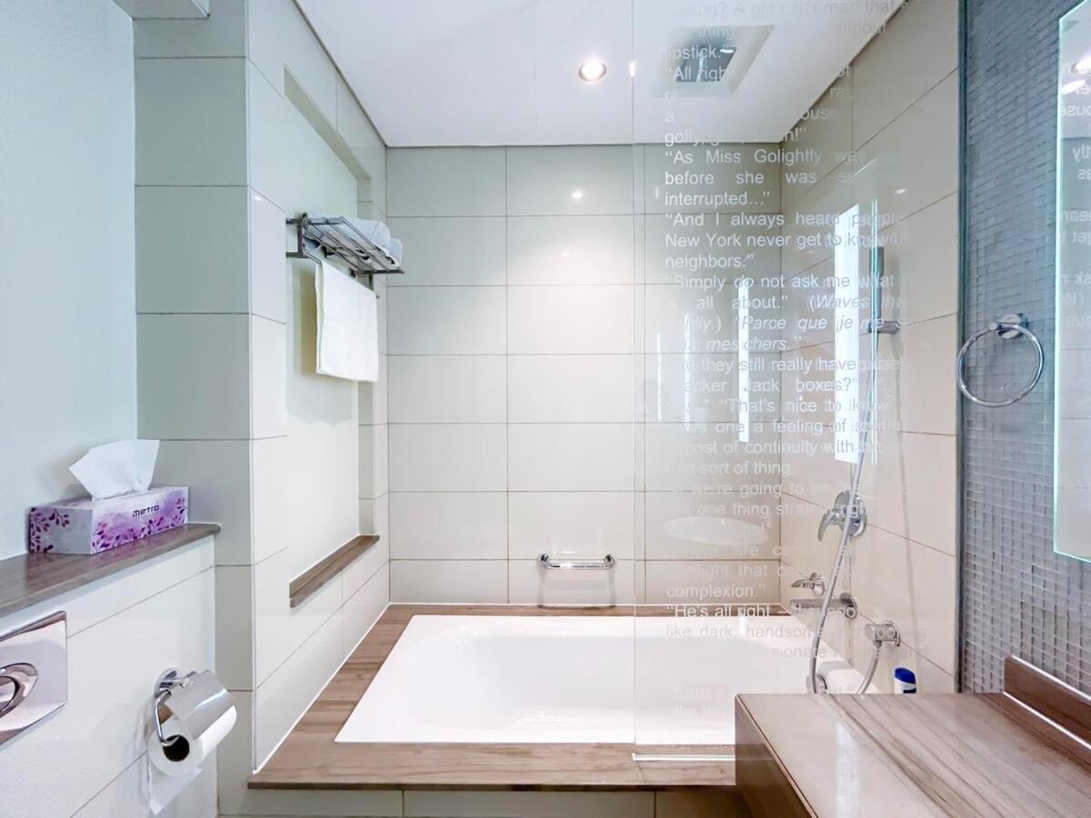 2br In Paramount Tower Apartment *
