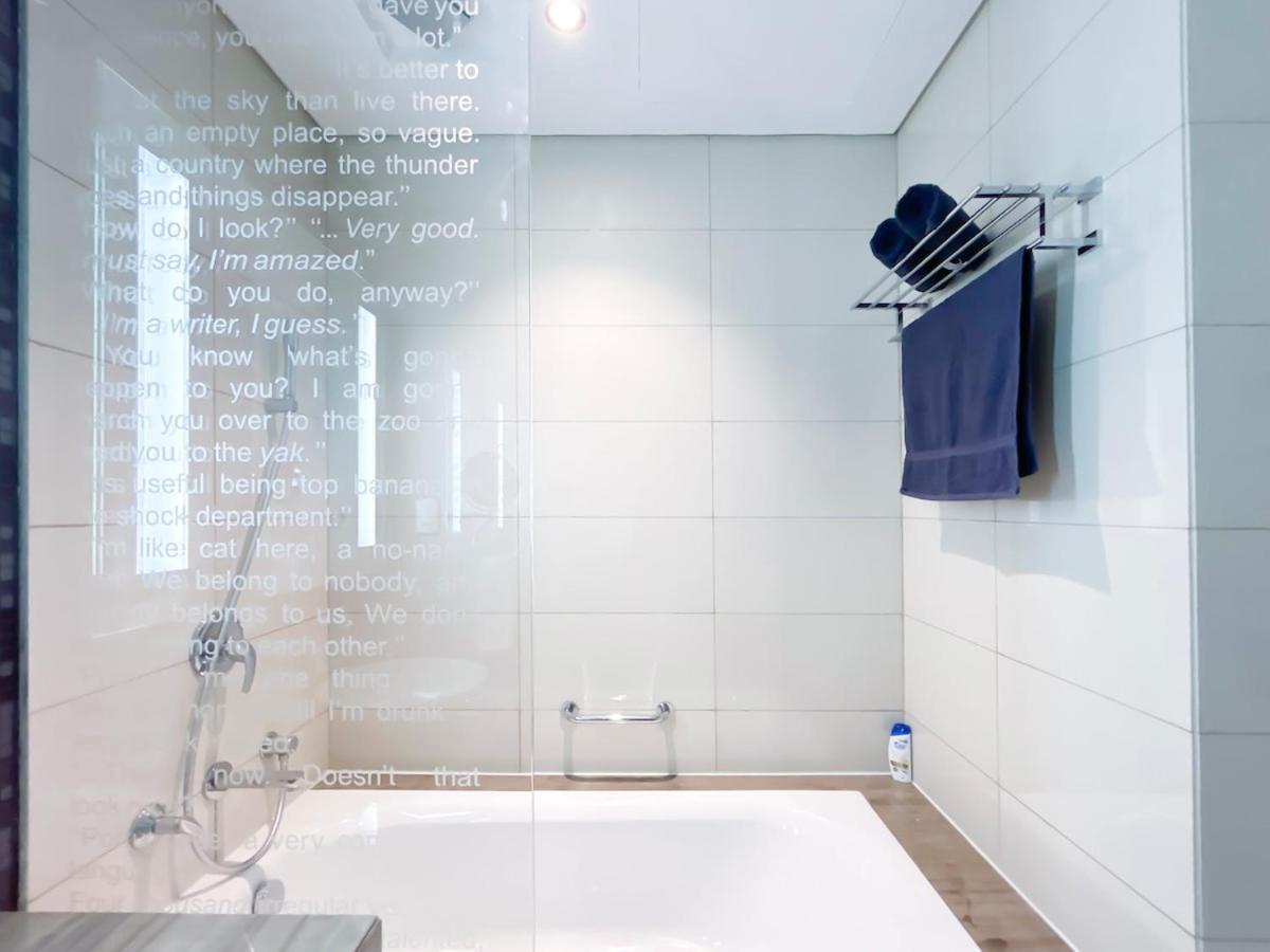 Apartment 2br In Paramount Tower Dubai