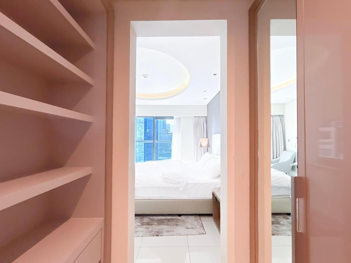 2br In Paramount Tower Apartment