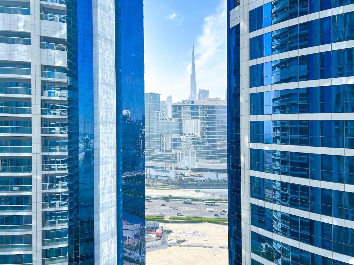 2br In Paramount Tower